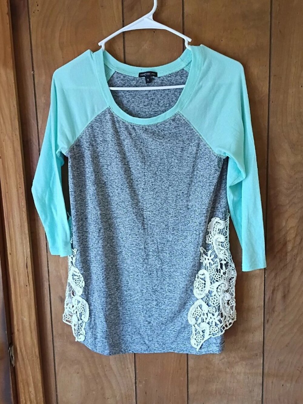 MM MM MM Women's Top Size M Gray Mint Lace Accent 3/4 Sleeve Polyester Flex